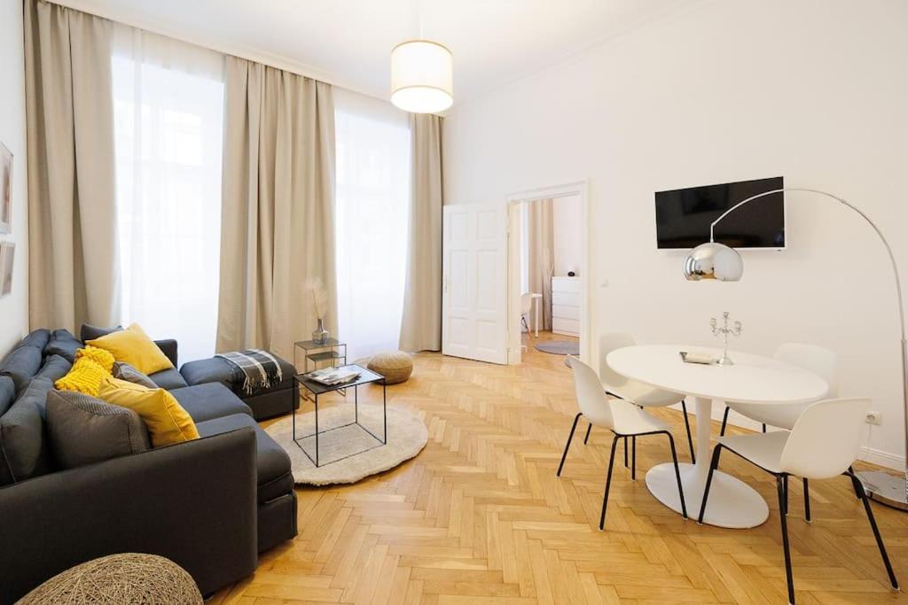 Franz 21 - Typical Viennese Apartment In The Heart Of Wien Ngoại thất bức ảnh